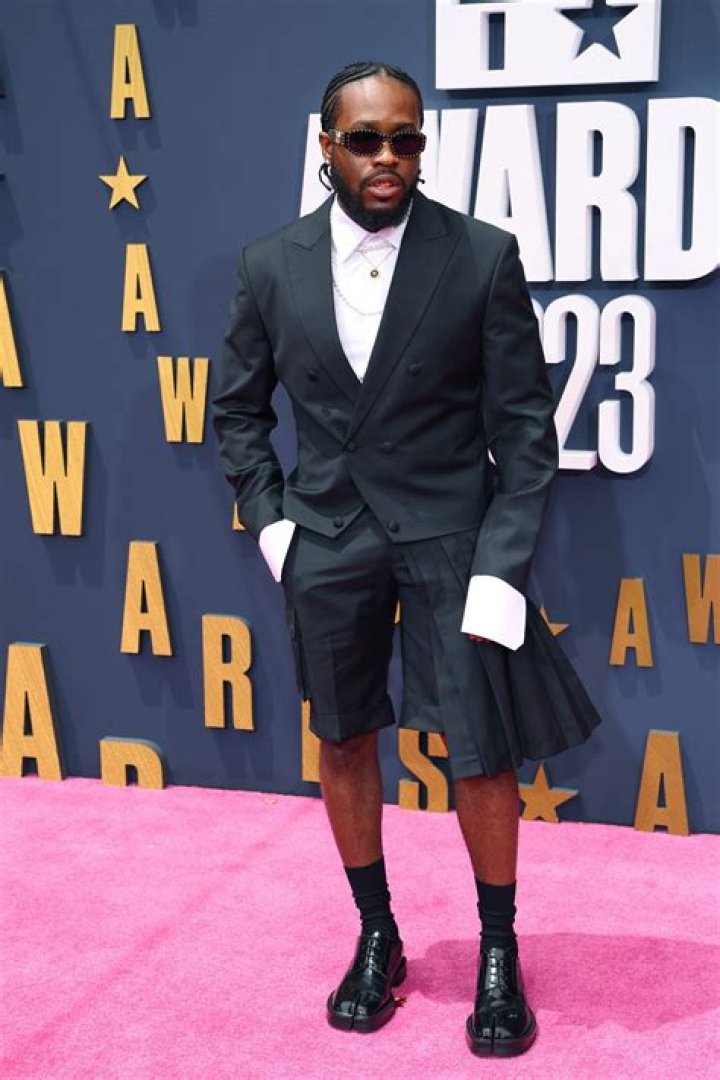 Rae Sremmurd, Migos & G-Eazy Give DJ Khaled "Snapchat Of The Year" On The BET Awards Red Carpet