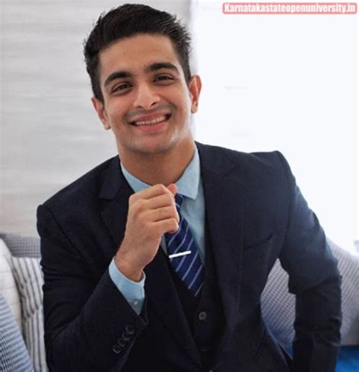 Ranveer Allahbadia (YouTube Star) - Age, Birthday, Bio, Facts, Family, Net Worth, Height & More