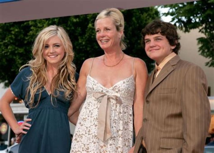 Ray Nicholson Wiki - Biography, Age, Height, Family, Movies & More