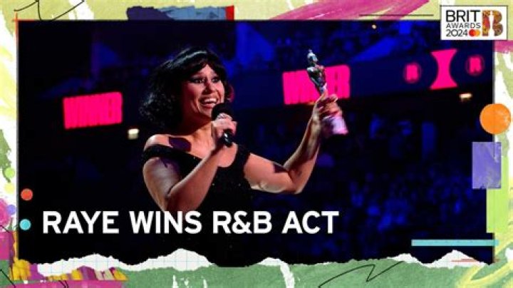 RAYE (R&B Singer) - Age, Birthday, Bio, Facts, Family, Net Worth, Height & More