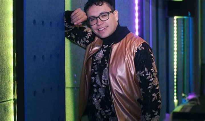 Raymix (Cantante de Música Mundial) - Edad, cumpleaños, biografía, hechos, familia, patrimonio neto, altura y más