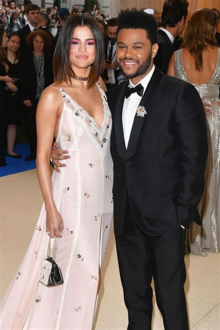 REPORTBella Hadid Felt “Hurt” Seeing Selena Gomez and The Weeknd’s PDA at 2017 Met Gala