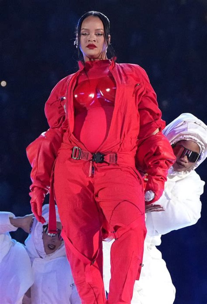 Rihanna's ASL Interpreter Goes Viral For Epic Performance