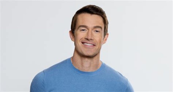Robert Buckley (TV Actor) - Age, Birthday, Bio, Facts, Family, Net Worth, Height & More