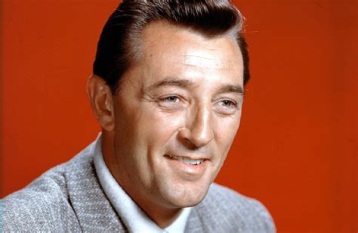 Robert Mitchum (Movie Actor) - Age, Birthday, Bio, Facts, Family, Net Worth, Height & More