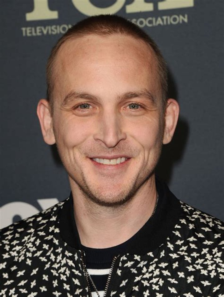 Robin Lord Taylor (TV Actor) - العمر ، تاريخ الميلاد ، السيرة الذاتية ، الحقائق ، الأسرة ، صافي الثروة ، الطول والمزيد
