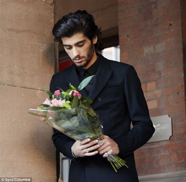Romantic! Gigi Hadid Shares Gorgeous Bouquet Boyfriend Zayn Malik Gifted Her for Her 26th Birthday