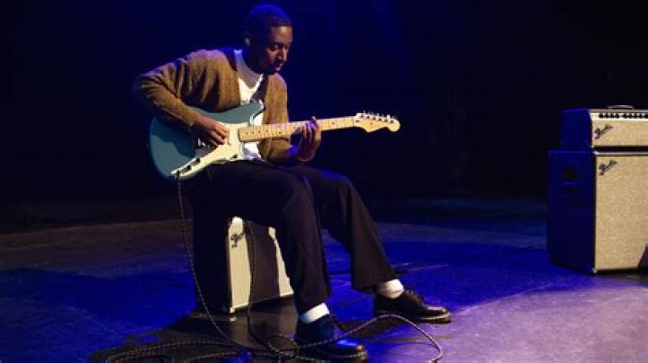 Samm Henshaw (R&B Singer) - Age, Birthday, Bio, Facts, Family, Net Worth, Height & More
