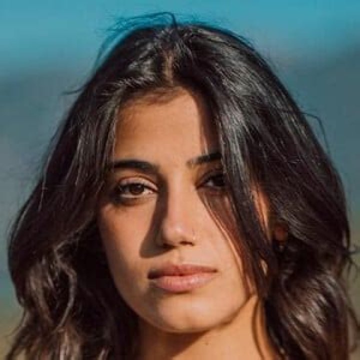 Sara Saffari (TikTok Star) - Age, Birthday, Bio, Facts, Family, Net Worth, Height & More