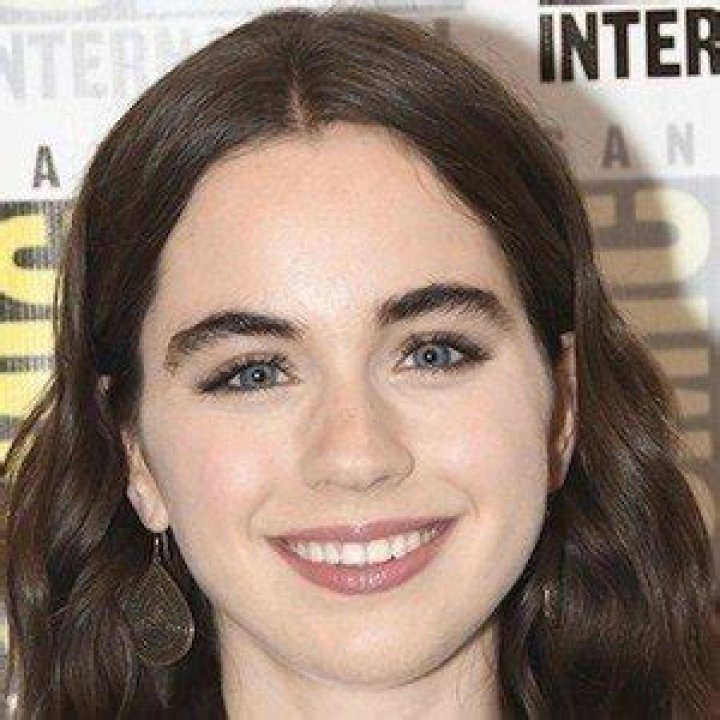 Sarah Desjardins (Movie Actress) - Age, Birthday, Bio, Facts, Family, Net Worth, Height & More