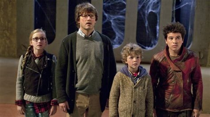 Sasha Mylanus (Movie Actor) - Age, Birthday, Bio, Facts, Family, Net Worth, Height & More