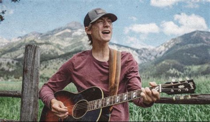 Seth Ennis (Country Singer) - Age, Birthday, Bio, Facts, Family, Net Worth, Height & More