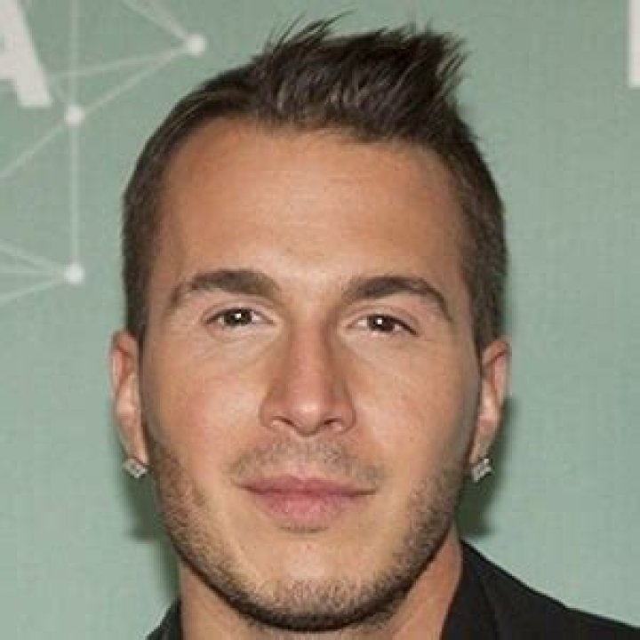 Shawn Desman (Pop Singer) - Age, Birthday, Bio, Facts, Family, Net Worth, Height & More