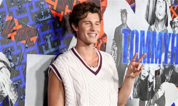 Shawn Mendes (Pop Singer) - Age, Birthday, Bio, Facts, Family, Net Worth, Height & More