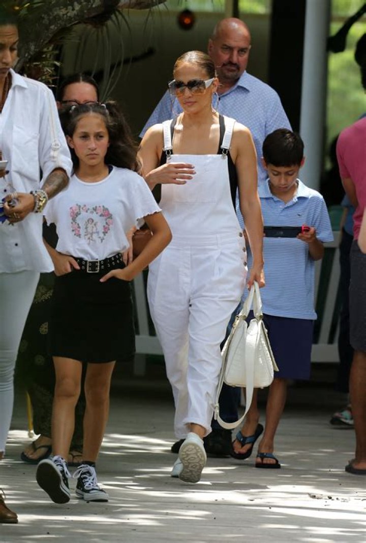 Shopping Day! Jennifer Lopez and Teenager Emme Muniz Spend Quality Time Together in L.A.: Photos