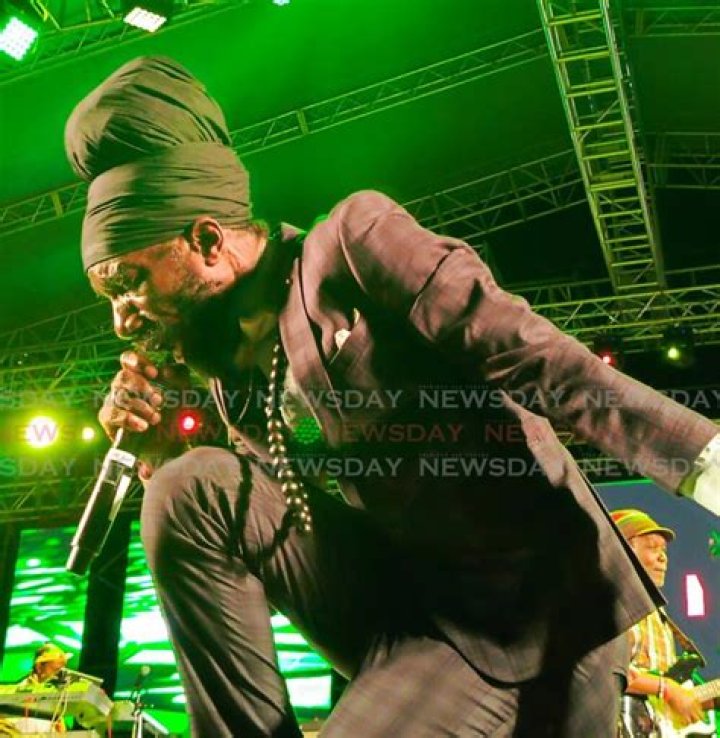 Sizzla (Reggae Singer) - Age, Birthday, Bio, Facts, Family, Net Worth, Height & More