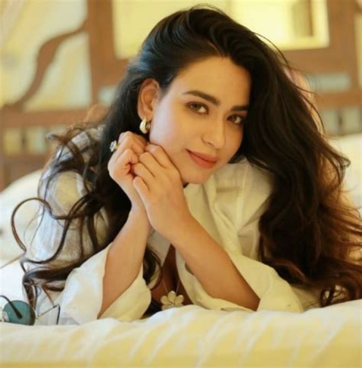 Soundarya Sharma Biography - Wiki, Husband, Parents, Birthday, Height, Family, Net worth & More
