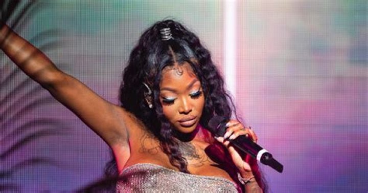 Summer Walker Twerks & Has Fun On Night Out