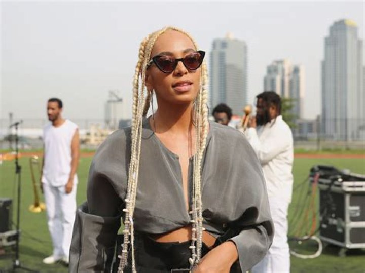 The ‘London Evening Standard’ Apologizes to Solange Knowles for Touching Her Hair