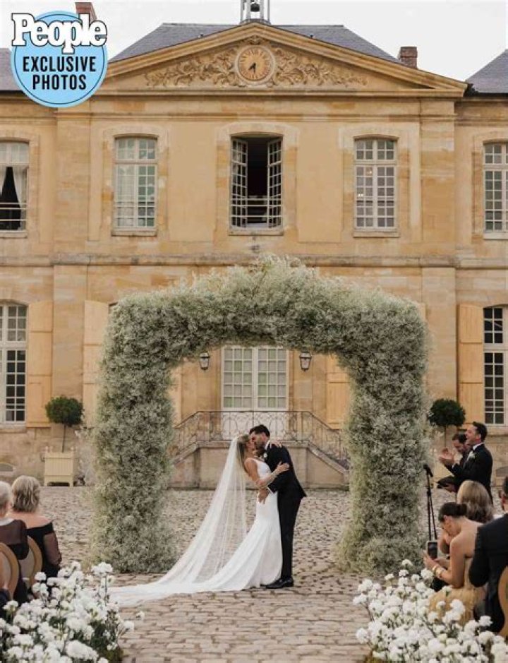 They Said ‘I Do’! Bachelor in Paradise’ Stars Hannah Godwin and Dylan Barbour Are Married