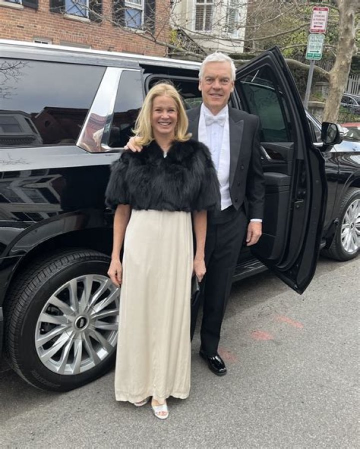 Tom Carver (Journalist) - Age, Birthday, Bio, Facts, Family, Net Worth, Height & More