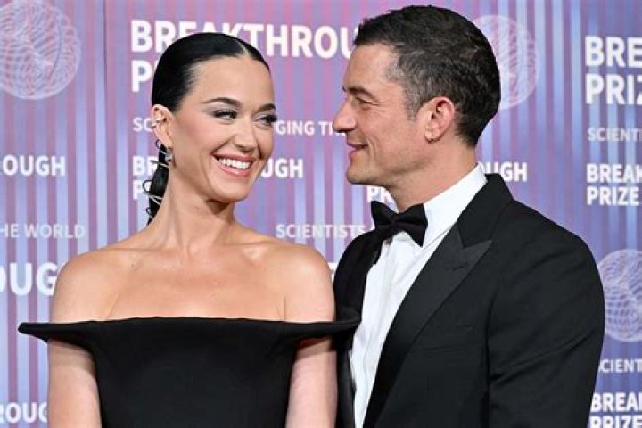 Too Cute!Orlando Bloom and Katy Perry Fuel Their Relationship With ‘Messages of Love’