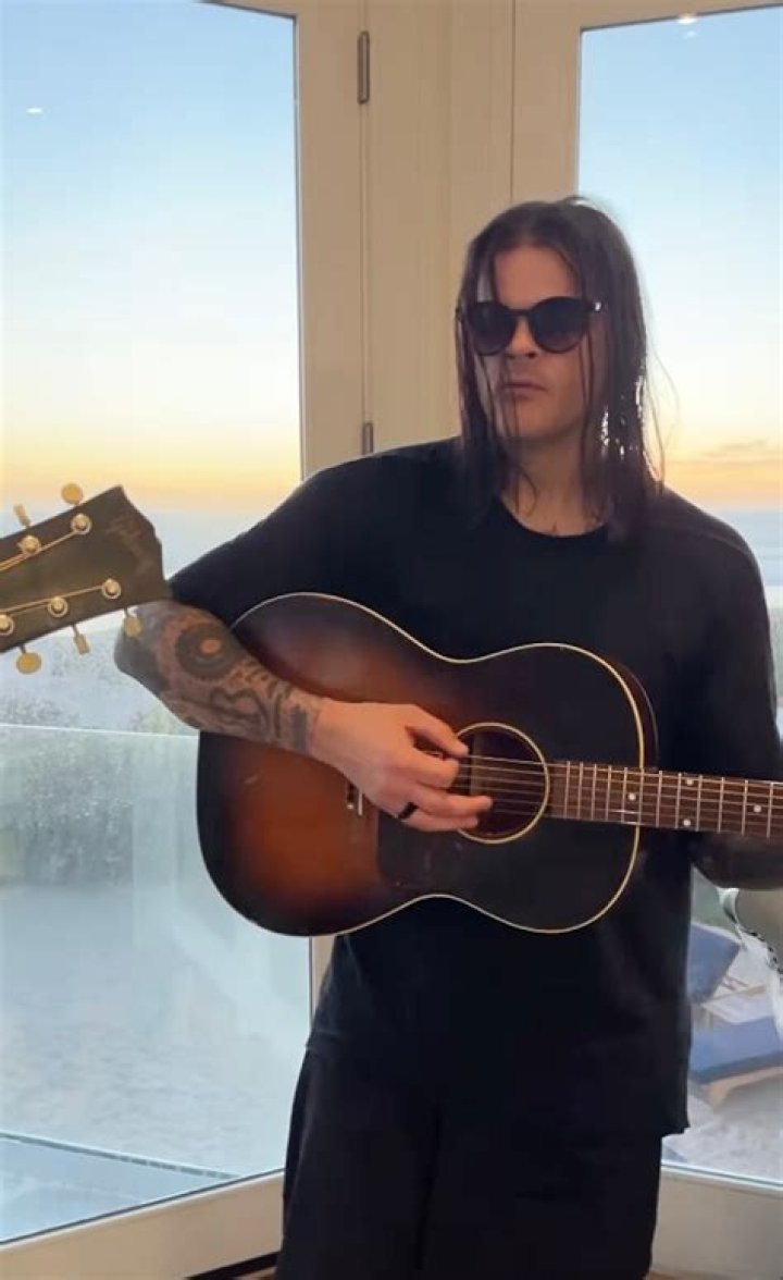 Travis Bacon – Celebsgraphy