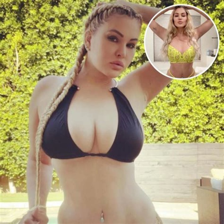 Travis Barker’s Ex-Wife Shanna Moakler’s Hottest Moments Will Blow Your Mind: Bikinis, Sexy Dresses, More