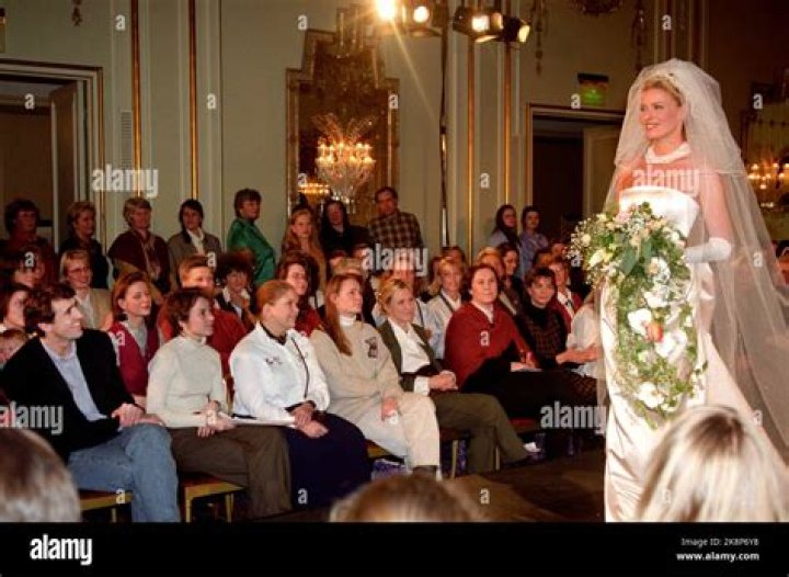 Vendela Kirsebom (Model) - Age, Birthday, Bio, Facts, Family, Net Worth, Height & More