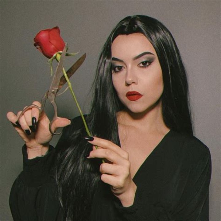 Violet Orlandi (Pop Singer) - Age, Birthday, Bio, Facts, Family, Net Worth, Height & More