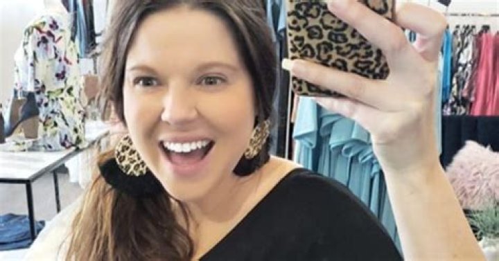 Well Deserved!Amy Duggar King ‘Shops Online’ After Dax’s Kicking Wakes Her Up At Night and We Really Don’t Blame Her