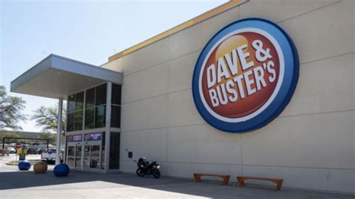 What happened between Dave and Elz?