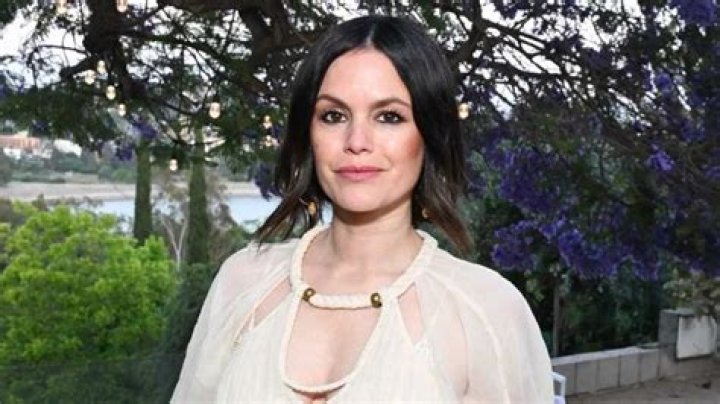 What is Rachel Bilson salary?