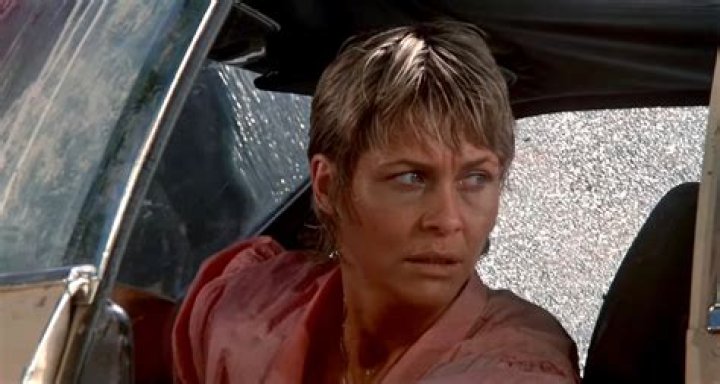 What type of character is Donna in Cujo?