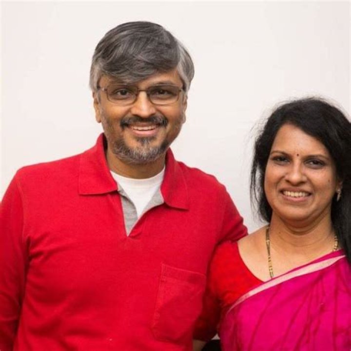 Who is Bharathi Baskar? Wiki, Biography, Age, Husband, Salary, Caste, Family & More