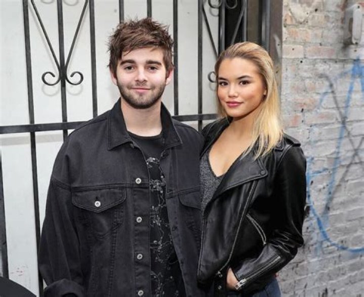 Who is Paris Berelc boyfriend?