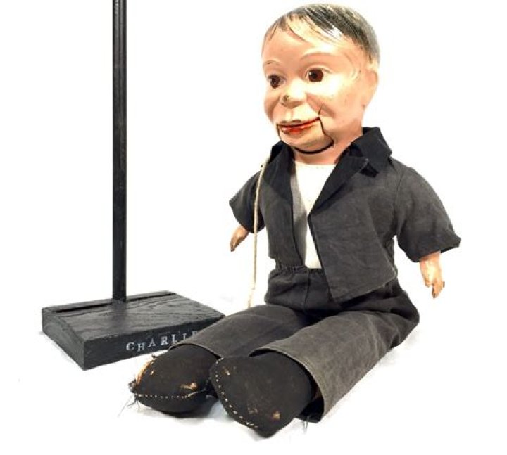 Whose will left $10000 for care and upkeep of the dummy Charlie McCarthy?