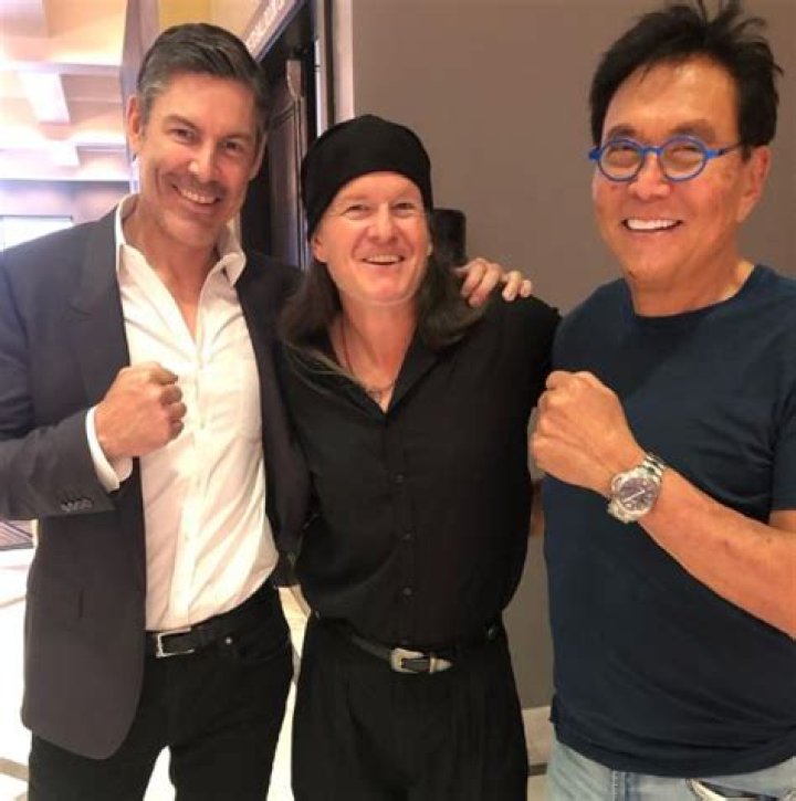 Wiki, Biography, Age, Wife, Net worth, Parents, Books, Girlfriend, Family & More