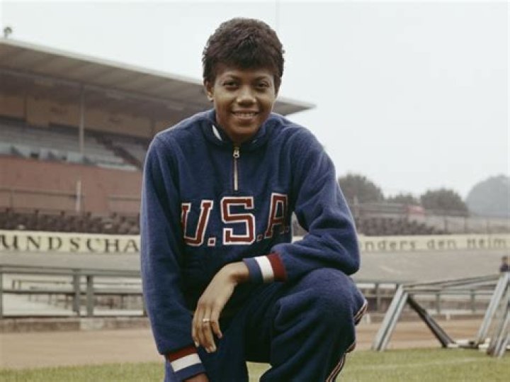 Wilma Rudolph (Corredor) - Edad, cumpleaños, biografía, hechos, familia, patrimonio neto, altura y más