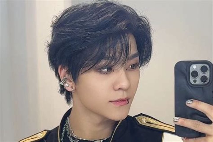 XinLong (Pop Singer) - Age, Birthday, Bio, Facts, Family, Net Worth, Height & More
