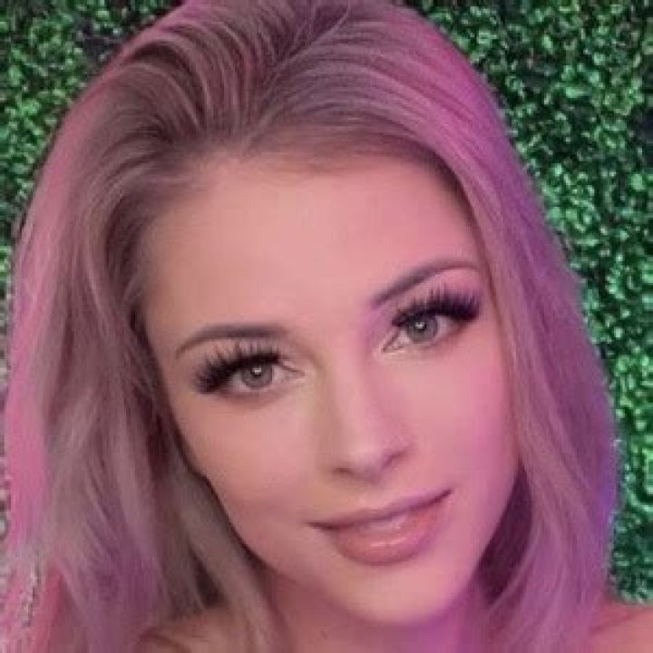 xoAeriel (Twitch Star) - Age, Birthday, Bio, Facts, Family, Net Worth, Height & More