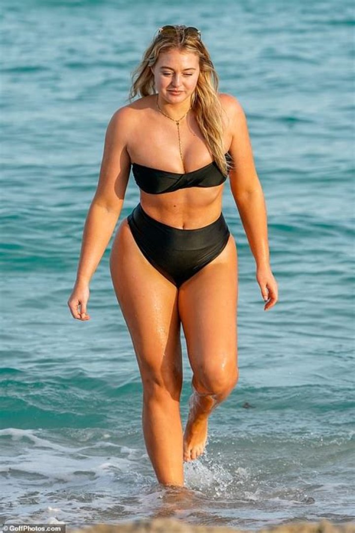 YASIskra Lawrence Flaunts Her Awesome Curves In A Black Bikini In Miami Beach