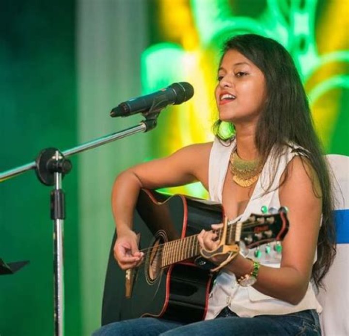 Yohani (Singer) Wiki - Biography, Age, Husband, Family, Net Worth, Songs & More